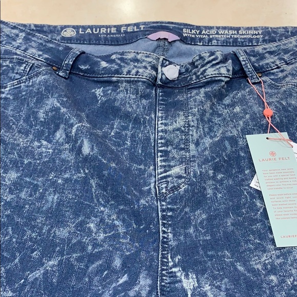 LAURIE FELT Jeans - Picture 6 of 6